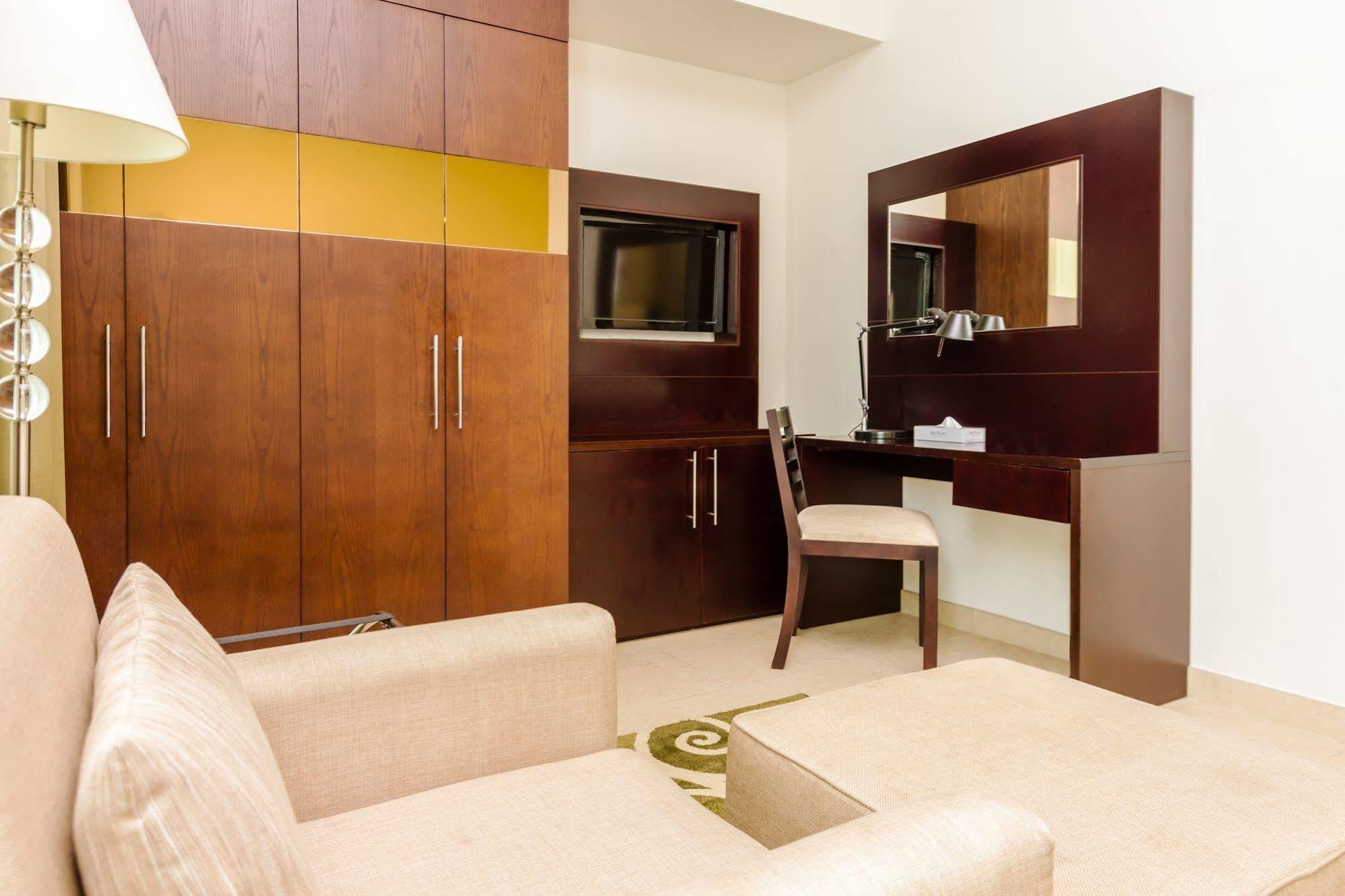 Tower Hotel Apartments Abu Dhabi Esterno foto