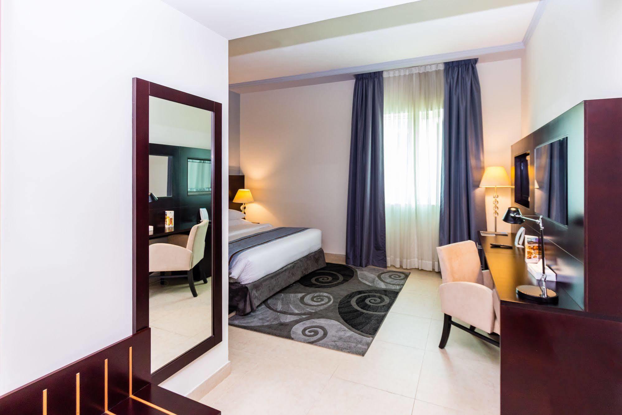 Tower Hotel Apartments Abu Dhabi Esterno foto